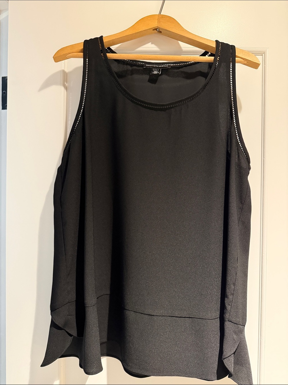 Women's Black Sleeveless Flow Tank Top
